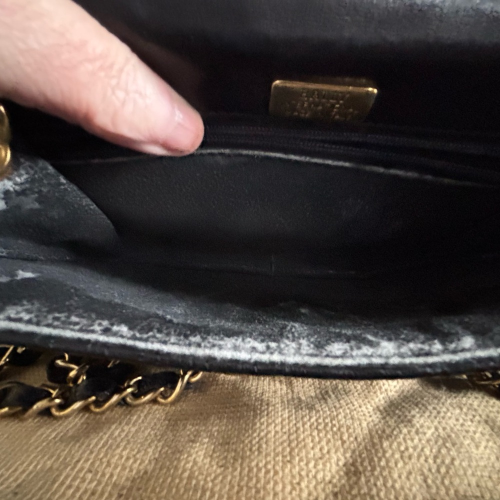 Vintage Bally Quilted Lambskin Chain Shoulder Bag – Black with Gold Hardware - Picture 9 of 10